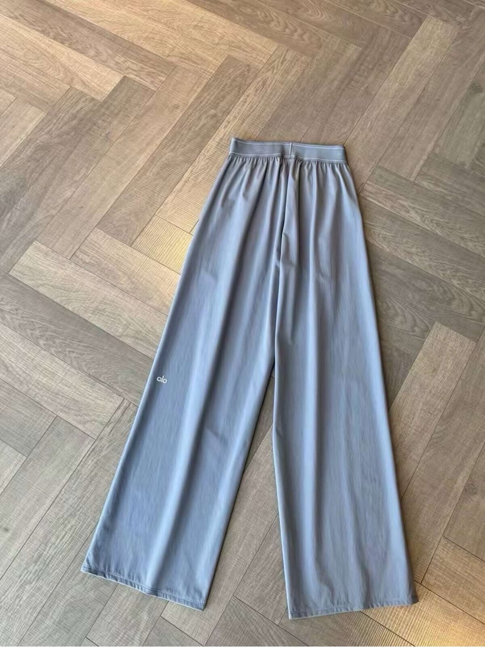 ALO Yoga Wide-Leg Lounge Pants in Gray